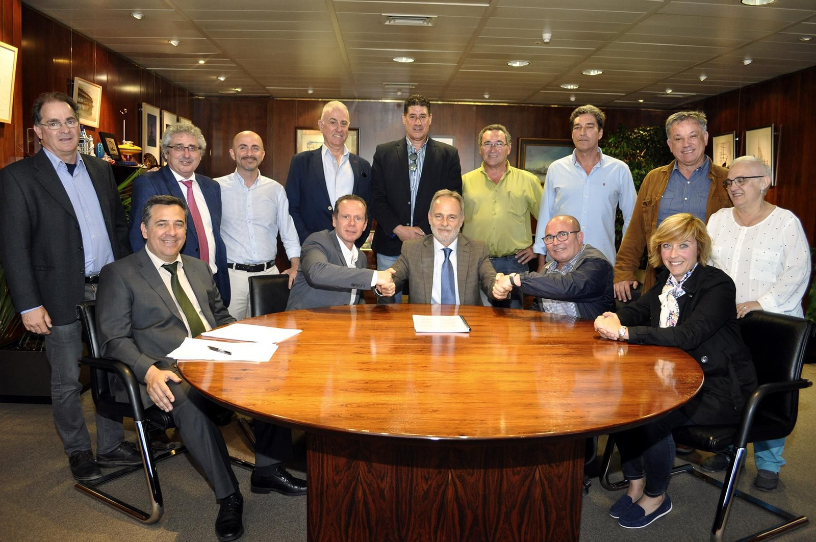 Salvador de la Encina, presidente de Puertos del Estado, junto a los representantes sindicales.