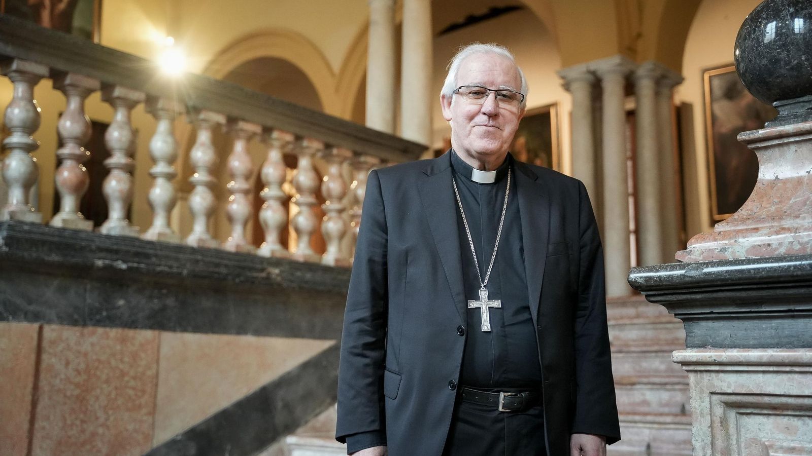 Monseñor Saiz en el Palacio Arzobispal. Monseñor Saiz en el Palacio Arzobispal.