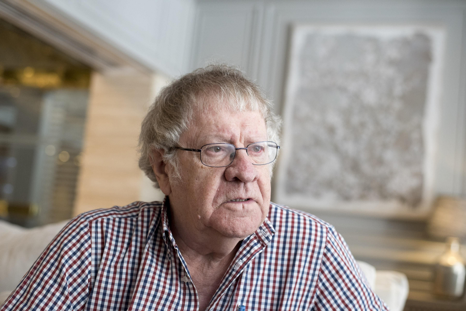 Ian Gibson recibe la  Medalla de Oro al Mérito de Granada