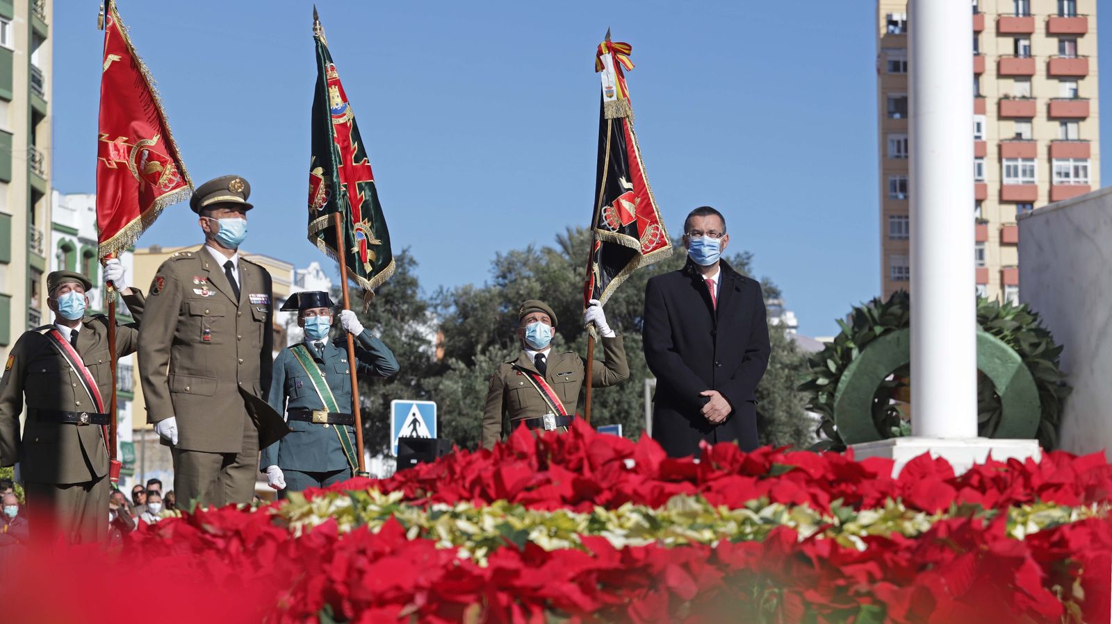 Fotos del izado de la bandera de España en La Línea