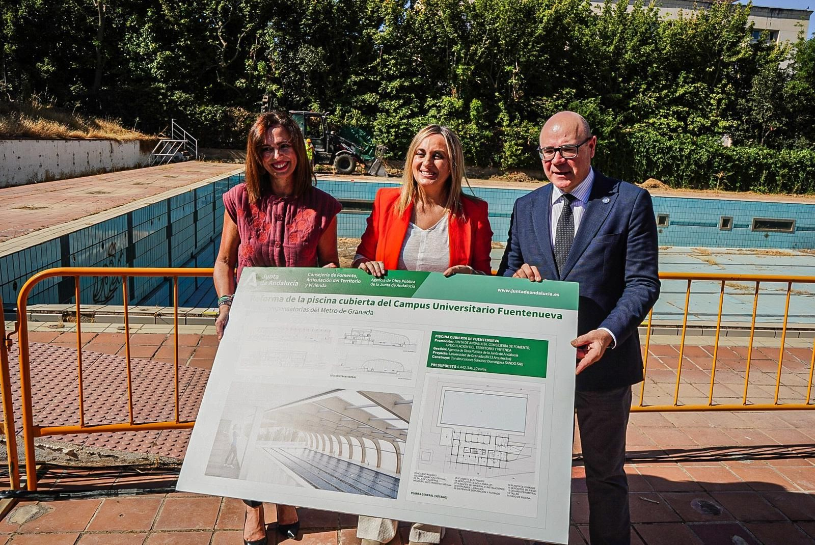 Inicio de las obras en la piscina de Fuentenueva este lunes. Inicio de las obras en la piscina de Fuentenueva este lunes.