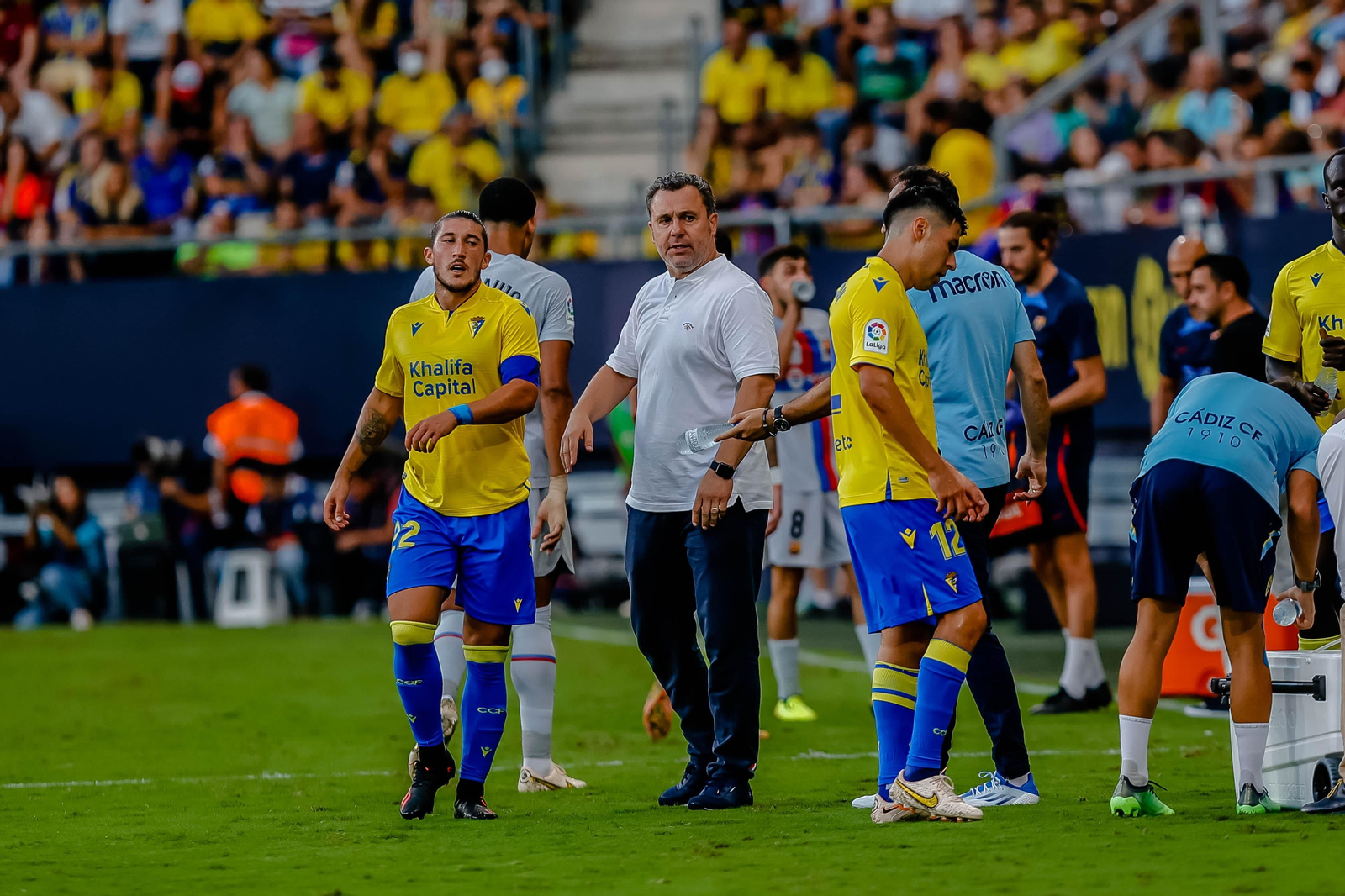 Sergio González se dirige a sus jugadores en el Cádiz-Barcelona.