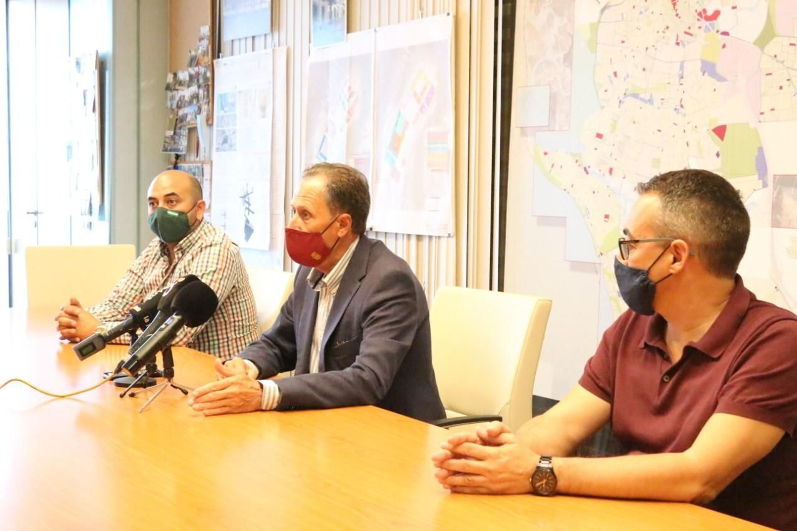 El alcalde junto a los ediles Adrián Sánchez y Francisco José Salado.