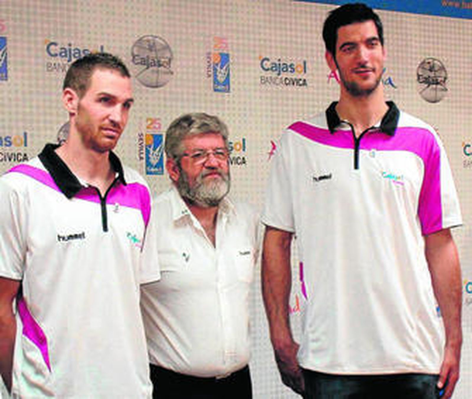 Leo Chaves, junto a Urtasun y Triguero, durante la presentación de los actos del aniversario.