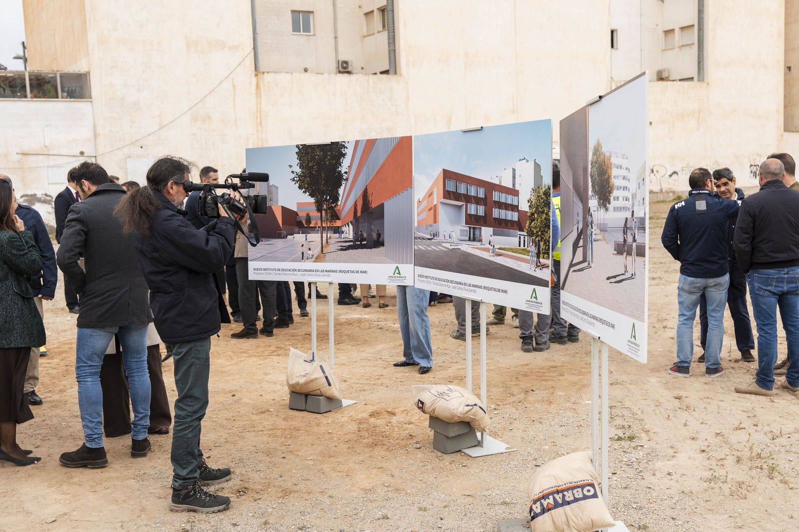 Las mejores imágenes de la colocación de la primera piedra del nuevo IES Las Marinas de Roquetas