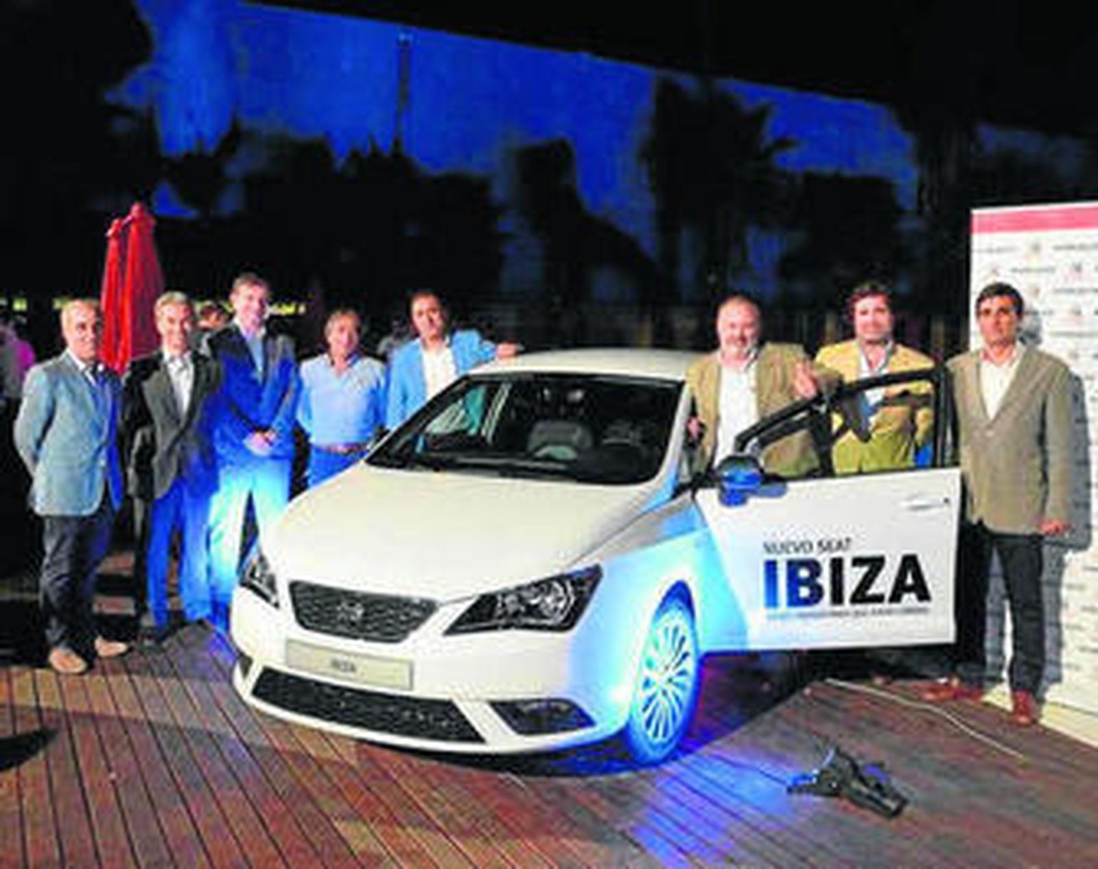 De izquierda a derecha, Guillermo Reales, Juan Bermudo, José Antonio Manzano, Francisco Reales, Alfonso Reales, Juan José Olier, Óscar González-Barba y Enrique Reales.