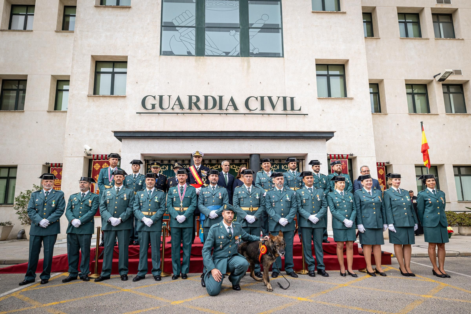 Imágenes de los actos de la Guardia Civil en Cádiz por la festividad de la Virgen del Pilar
