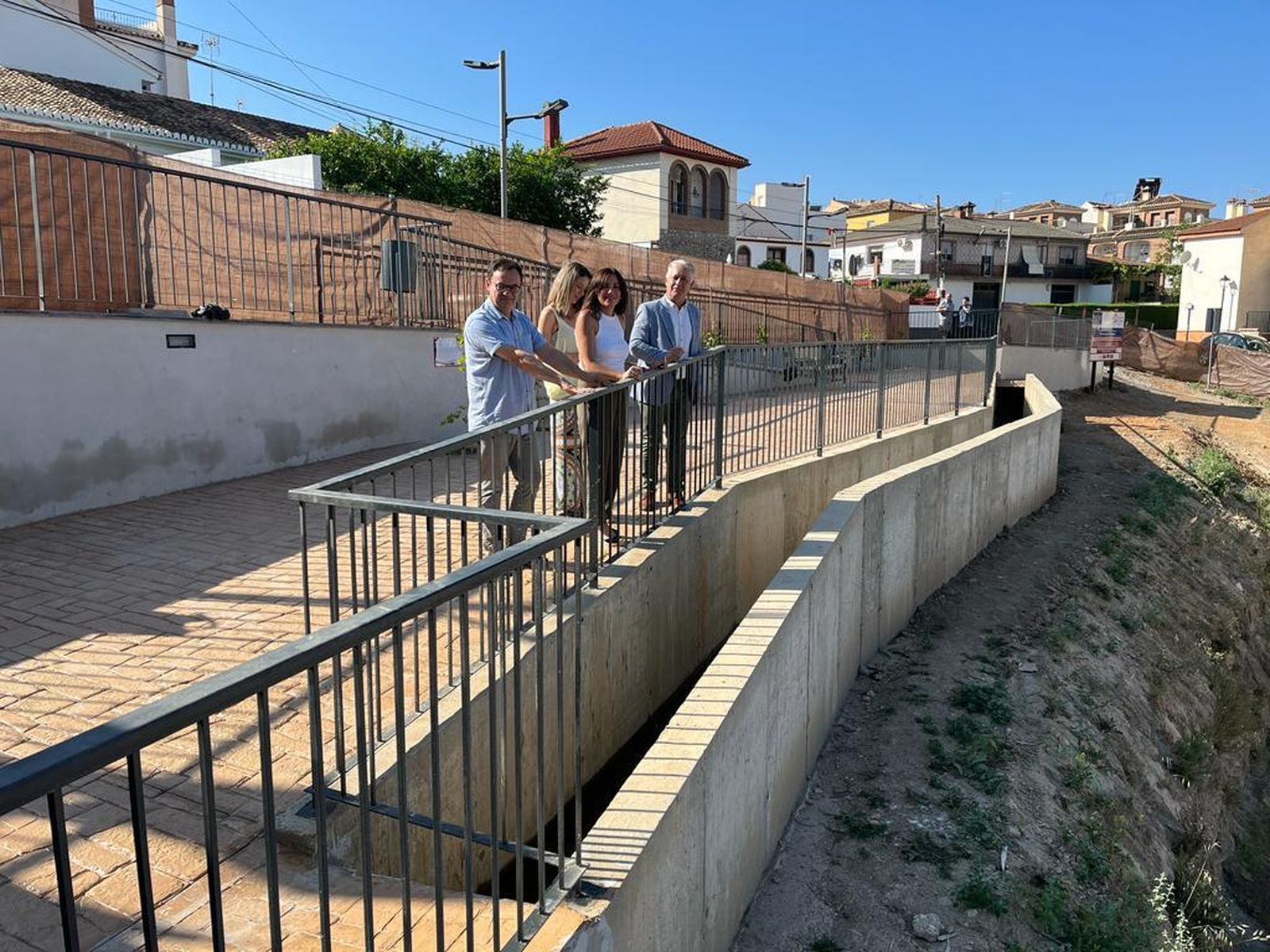 El diputado de Obras Públicas en visita a una de las acequias recuperadas por la Diputación de Granada.