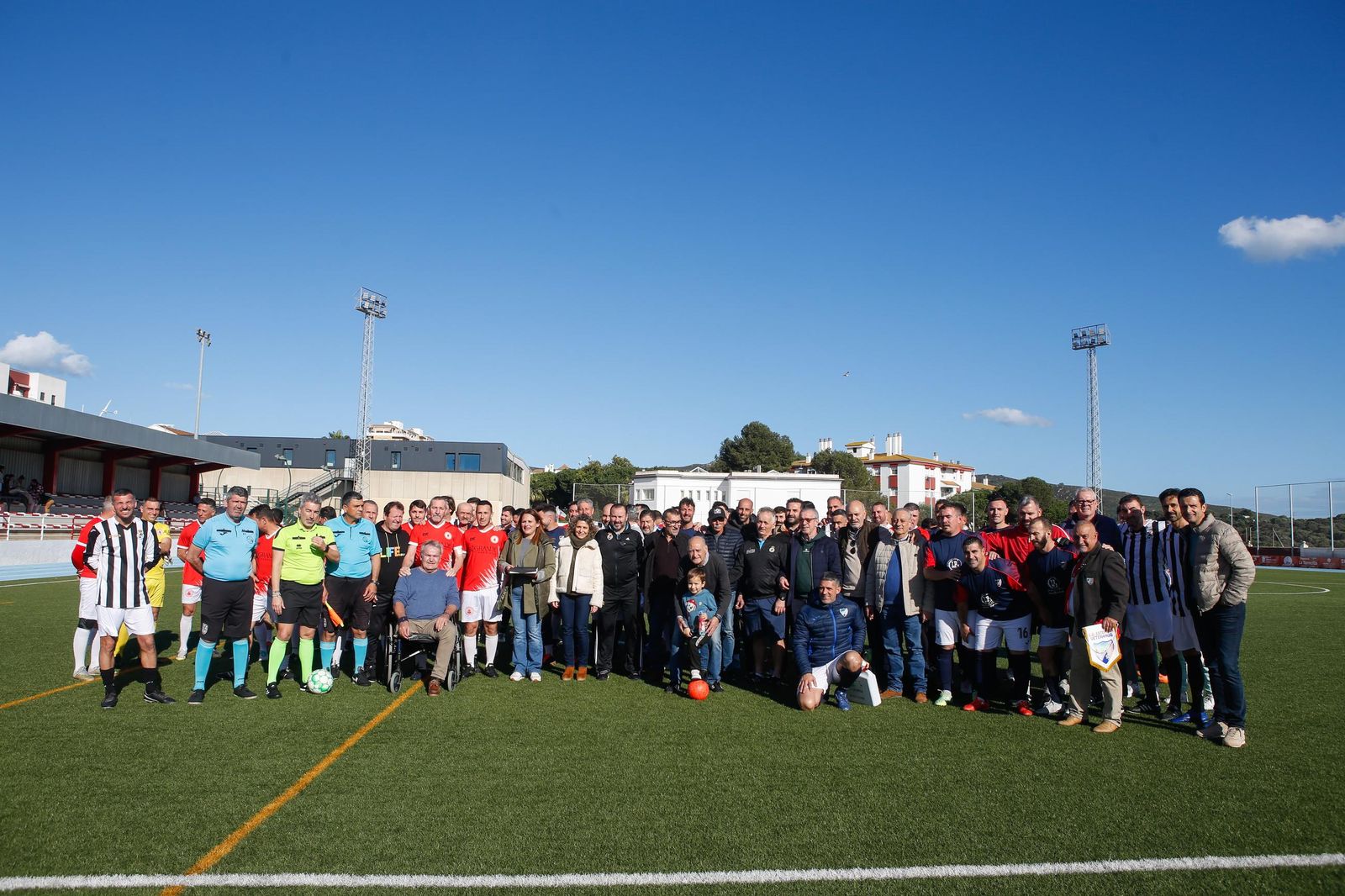 Las fotos del homenaje al exfutbolista sanroqueño Armando Hernández