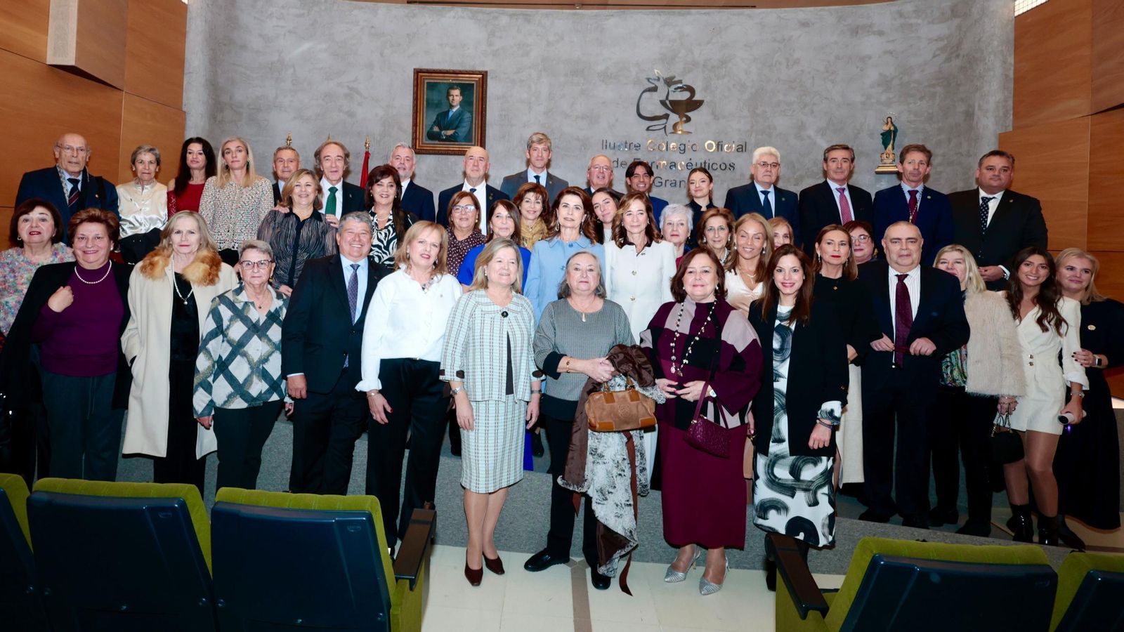 Los farmacéuticos de Granada celebran la festividad de su Patrona