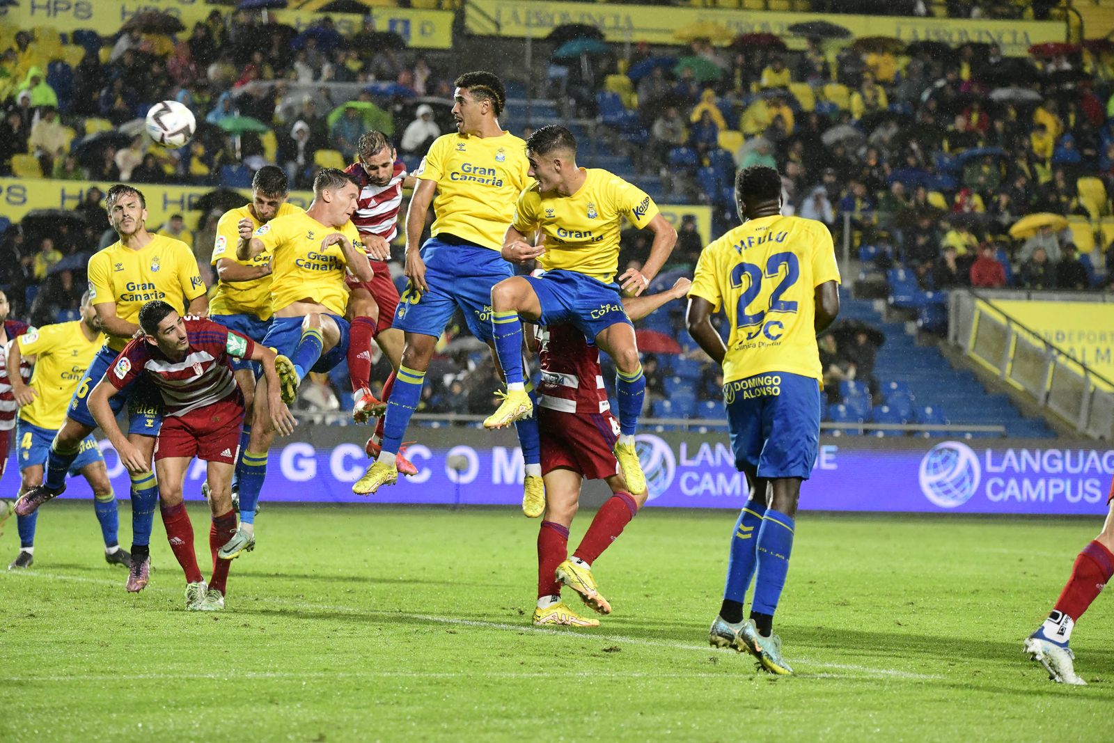 Las Palmas y Granada CF son dos de los favoritos para ascender de manera directa.