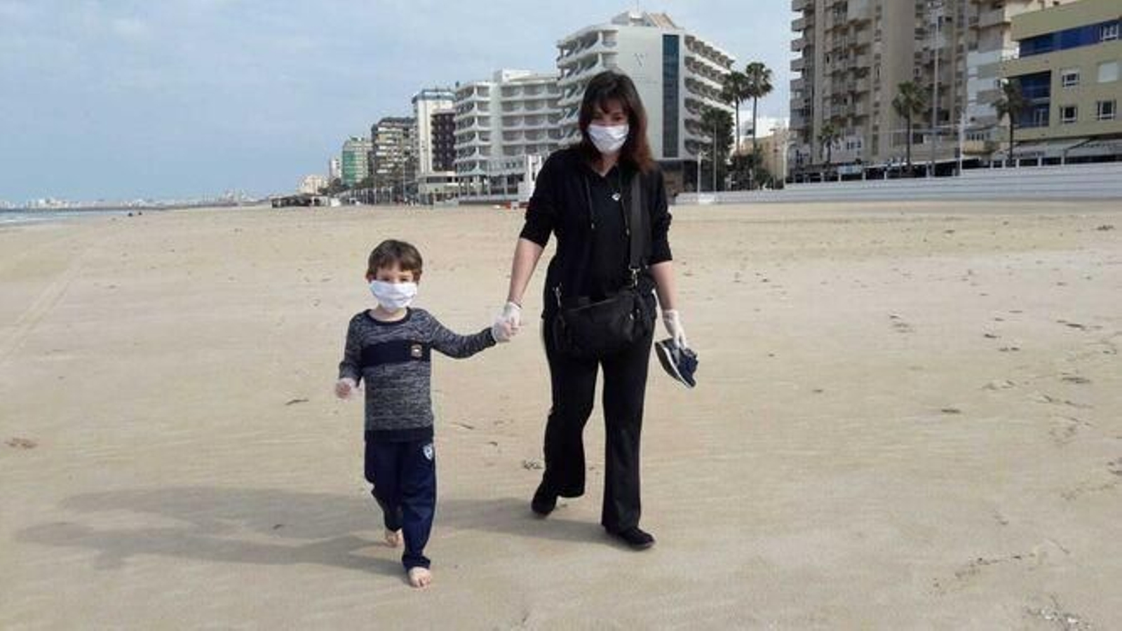 La mascarilla es obligatoria si no se cumplen dos metros de distancia.