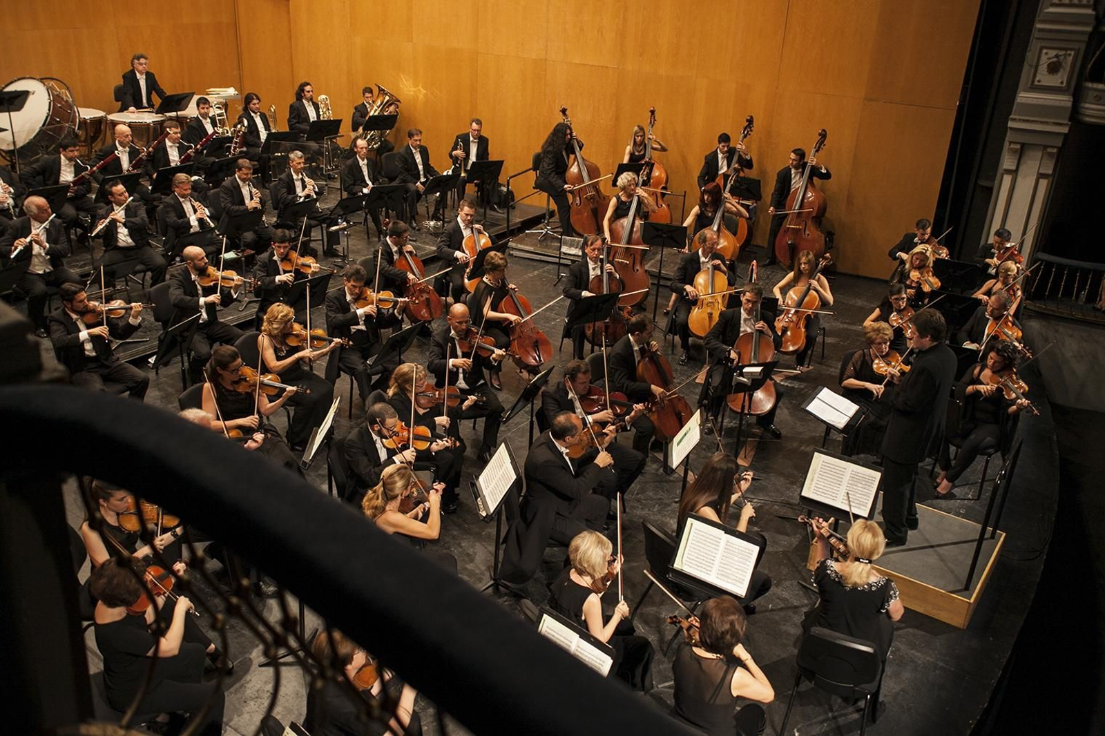 La Orquesta Filarmónica de Málaga, durante un concierto en el Teatro Cervantes.