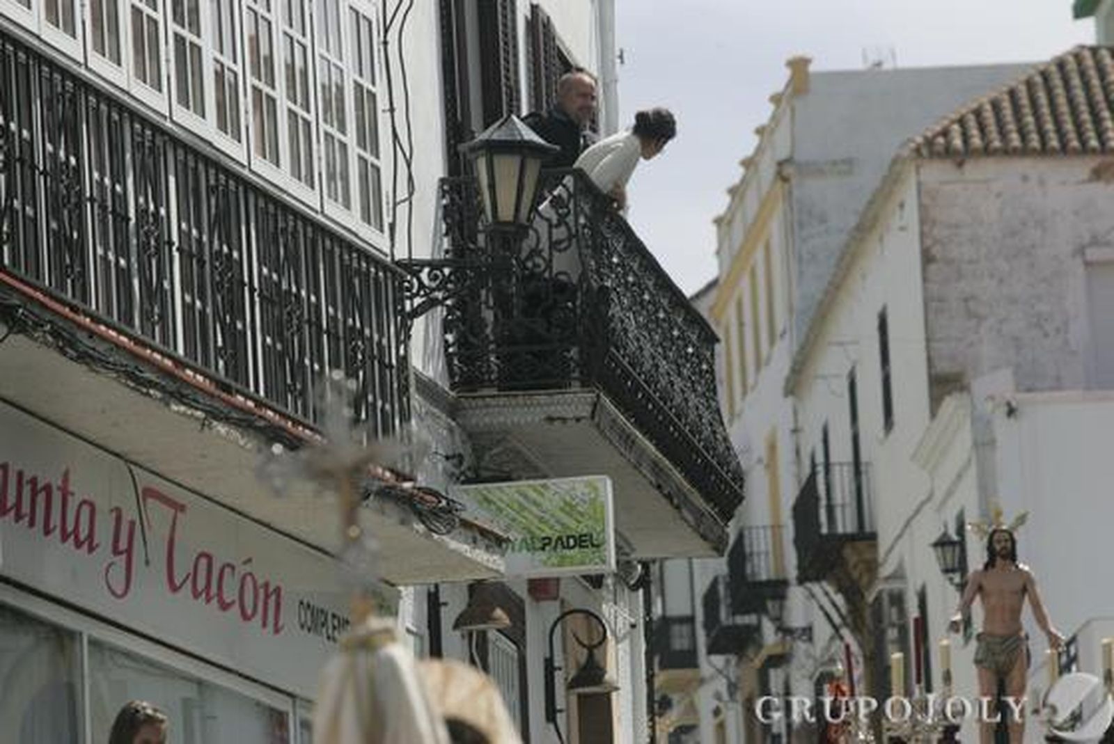 El Resucitado de San Roque sale por primera vez de la iglesia de Santa María la Coronada

Foto: J.M.Q./Erasmo Fenoy