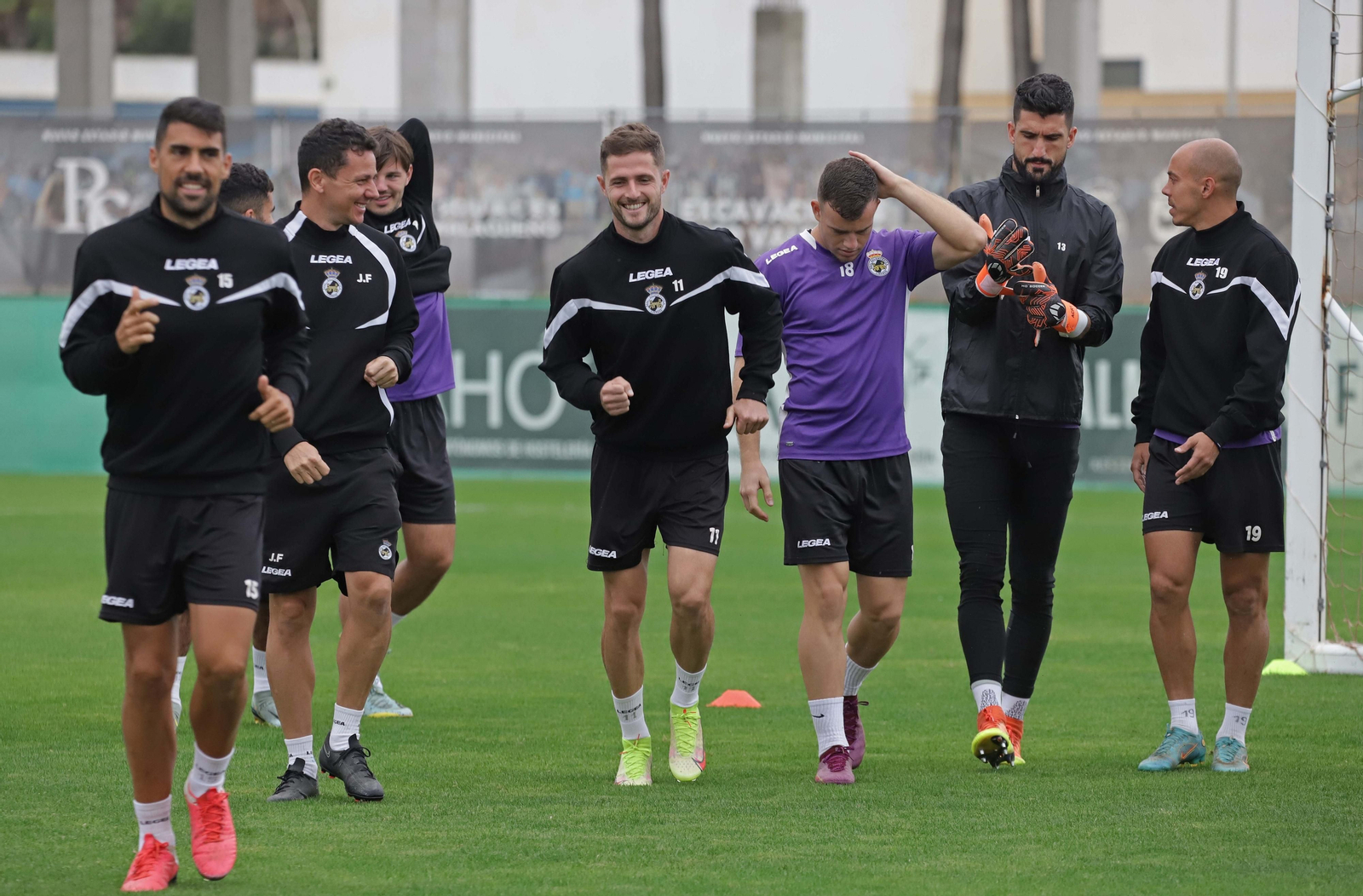 Connor Ruane, en el centro (11), durante un entrenamiento