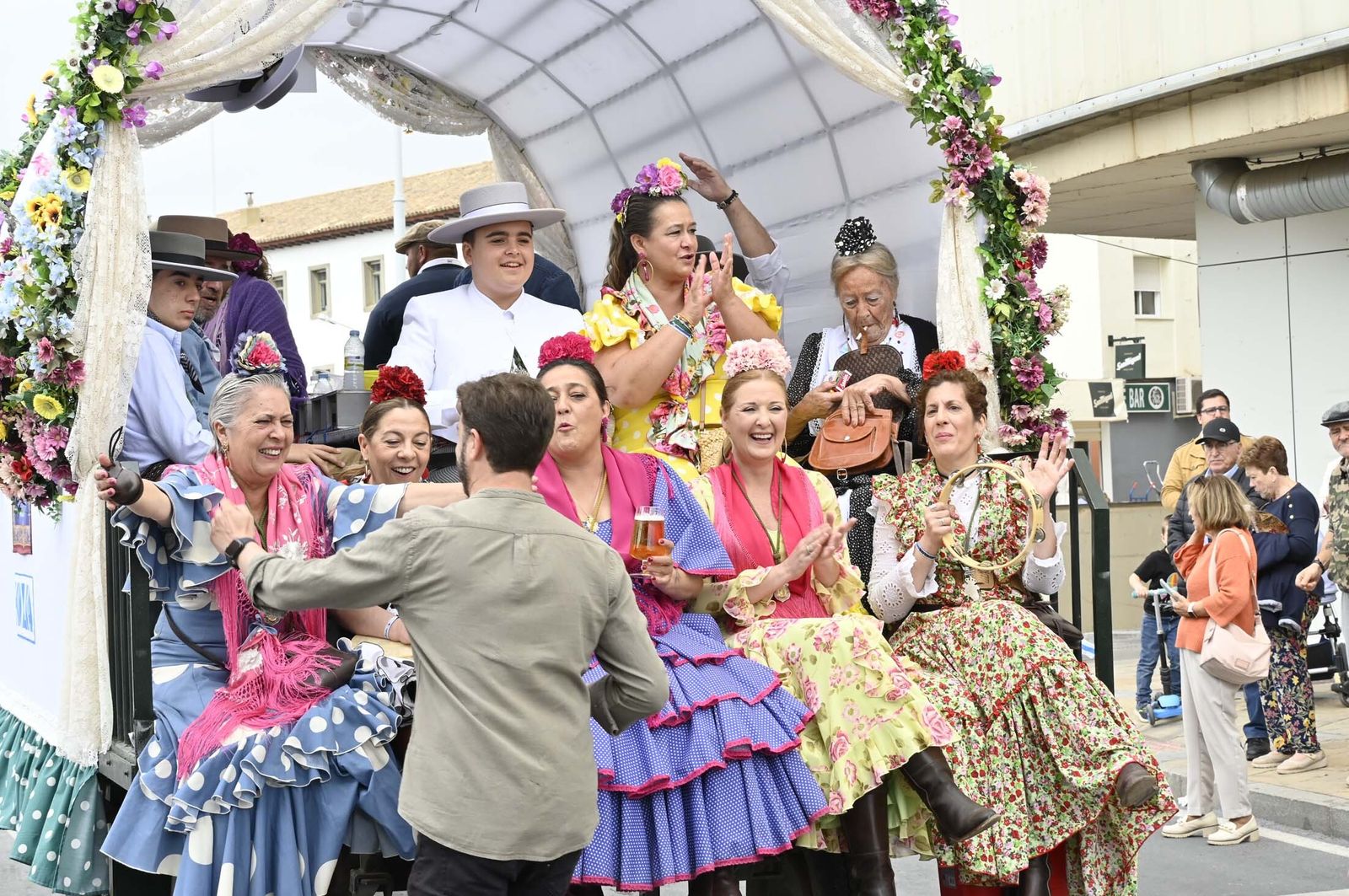 Imágenes de los carros de la Hermandad del Rocío de Huelva