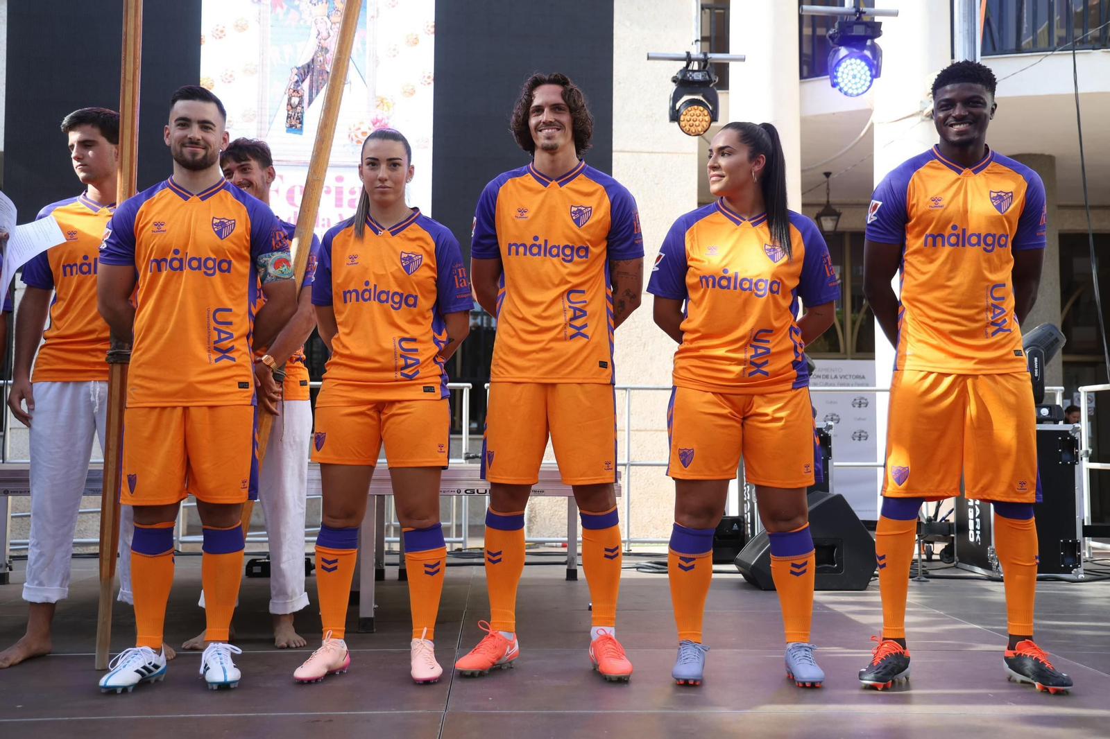 Naranja, morado y el ojo fenicio: la tercera camiseta del Málaga CF 2025/26