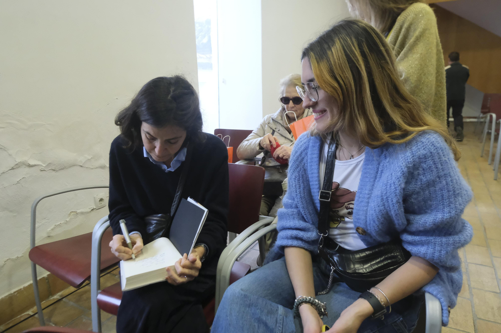 Las imágenes de la presentación de la obra ‘Historias de mujeres casadas’ de Cristina Campos en Córdoba