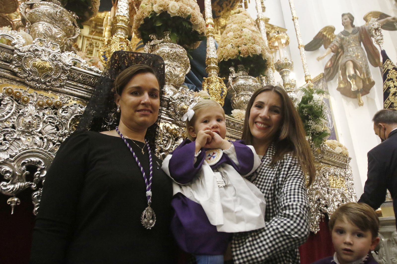 Las imágenes de impotencia en la Trinidad: la Santa Faz suspende su procesión en Córdoba