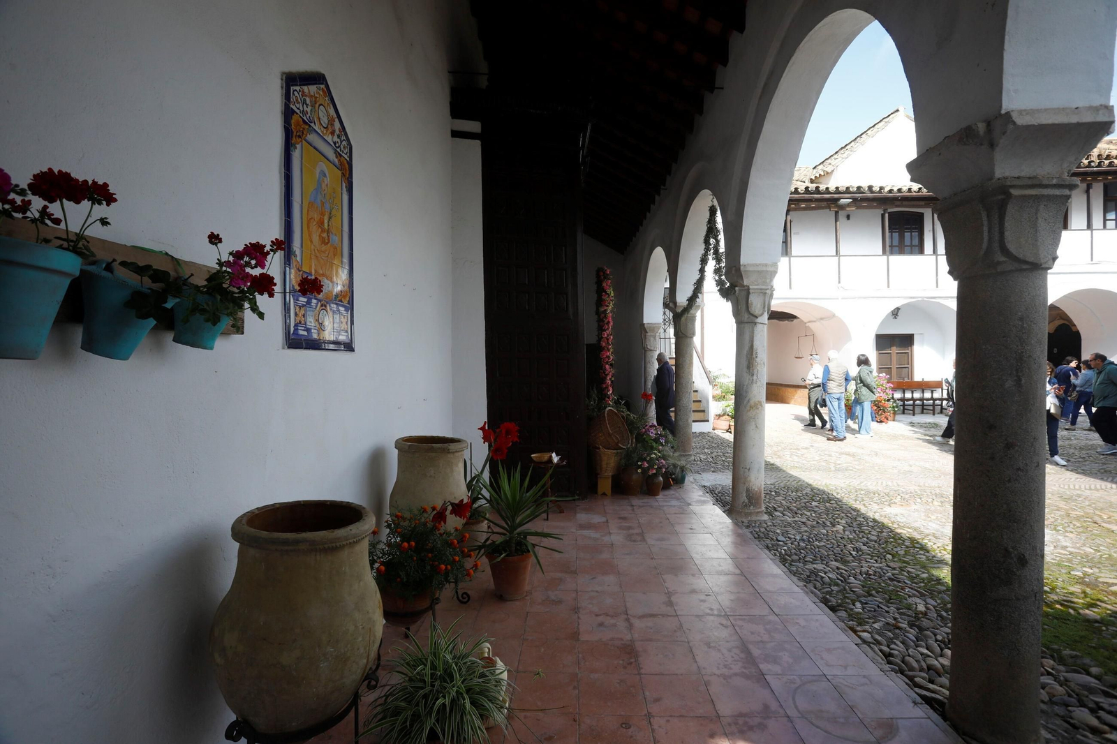 Patio del convento de las Clarisas de Santa Cruz.