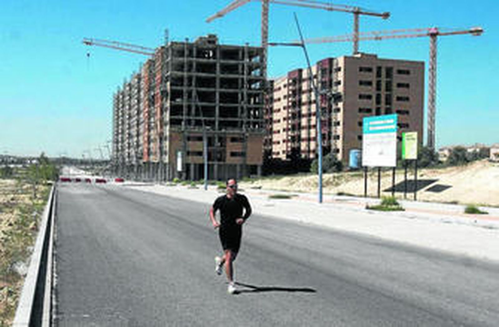 Una imagen de las dos promociones tomada en abril de 2012. Ahora están casi terminadas.