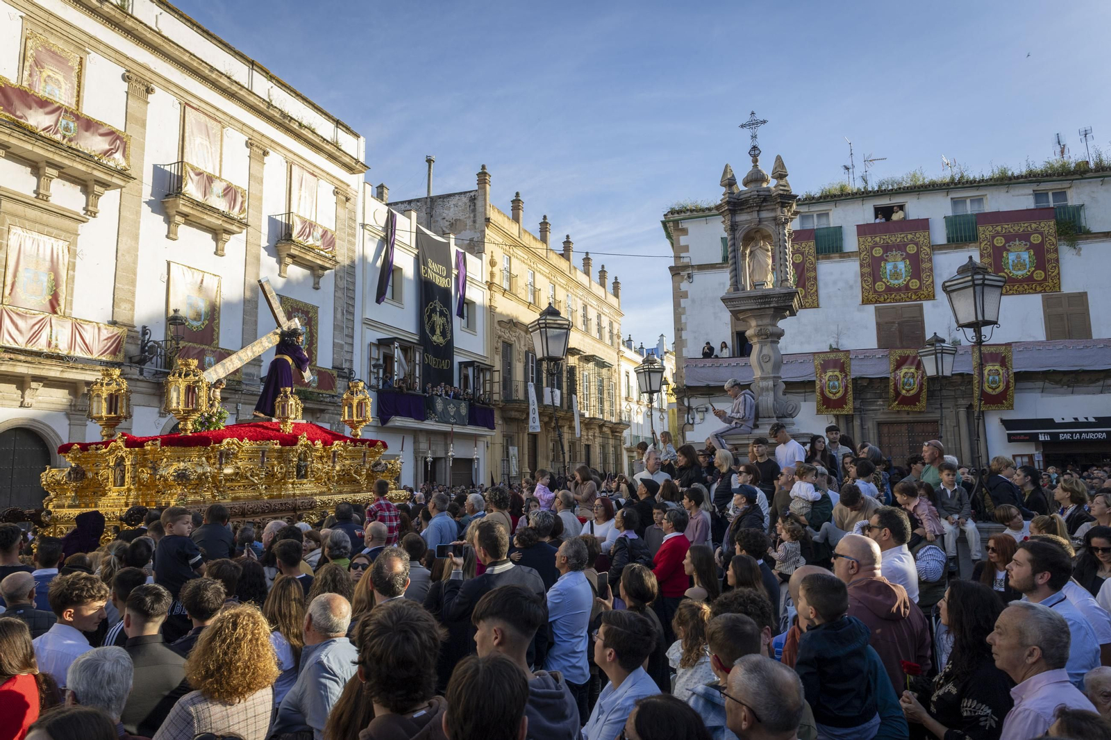 Las imágenes de la salida del Nazareno en El Puerto en la Semana Santa de 2025
