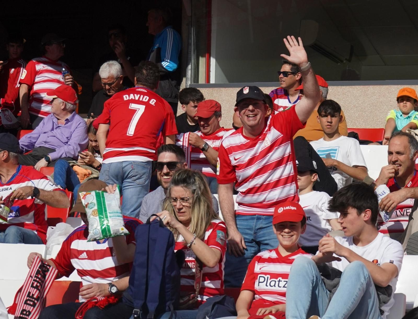 Encuéntrate en la grada en el Granada CF - Real Oviedo