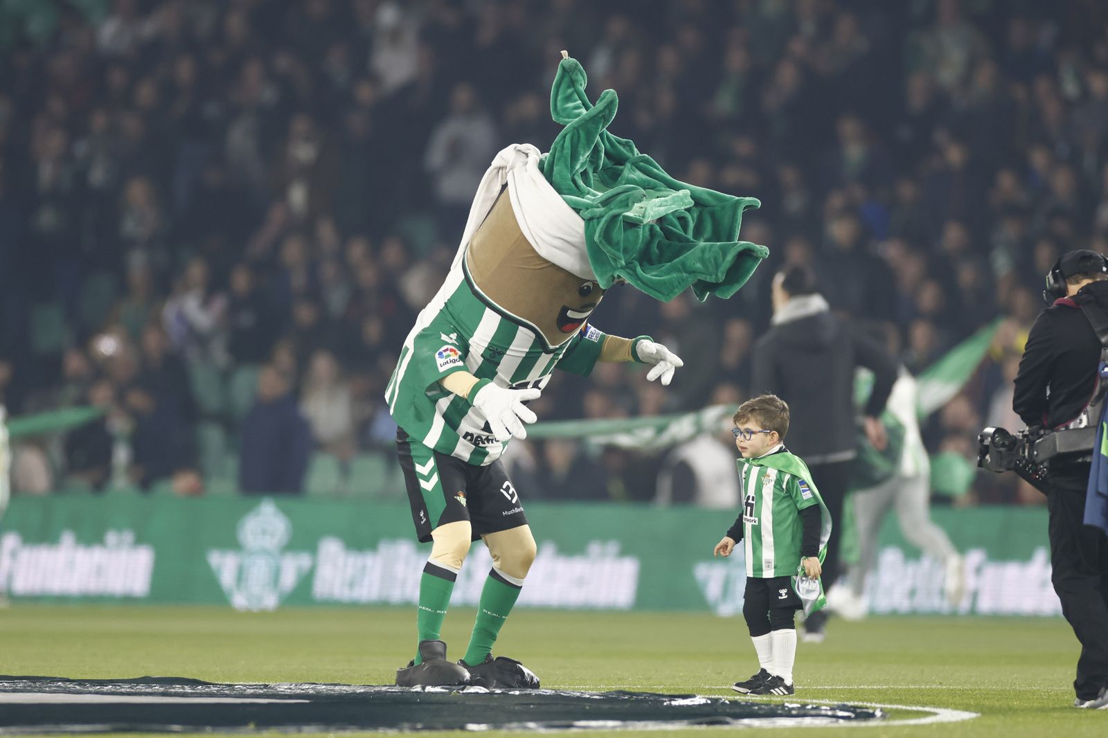 Búscate en las fotos del Betis-Barcelona