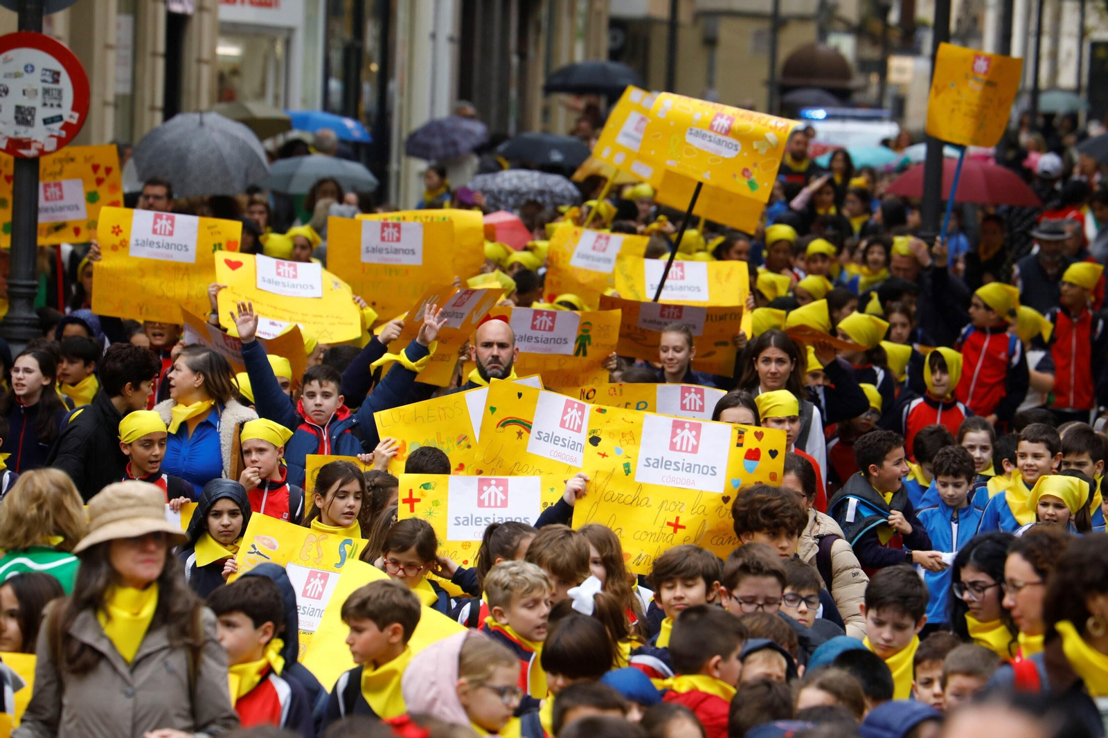 La marcha del Día Mundial Contra el Cáncer Infantil en Córdoba, en imágenes