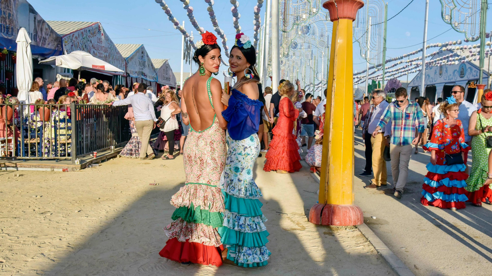 Ambiente en las caseta en el Domingo Rociero