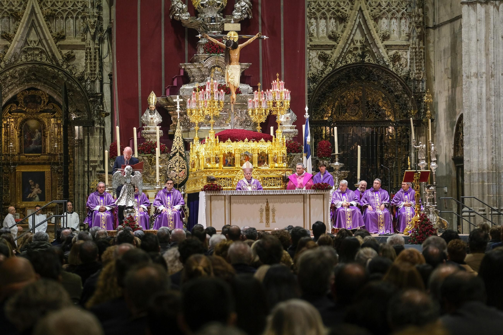 Imágenes de la procesión extraordinaria de regreso del Cristo de San Agustín a San Roque