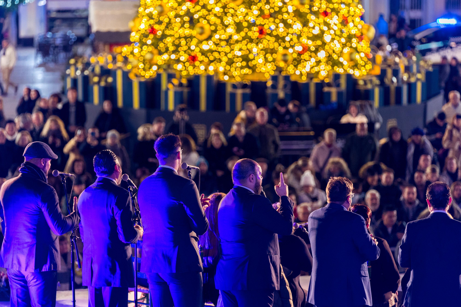 Imágenes de la final del Concurso de Coros de Campanilleros de la peña Chato en San Fernando.