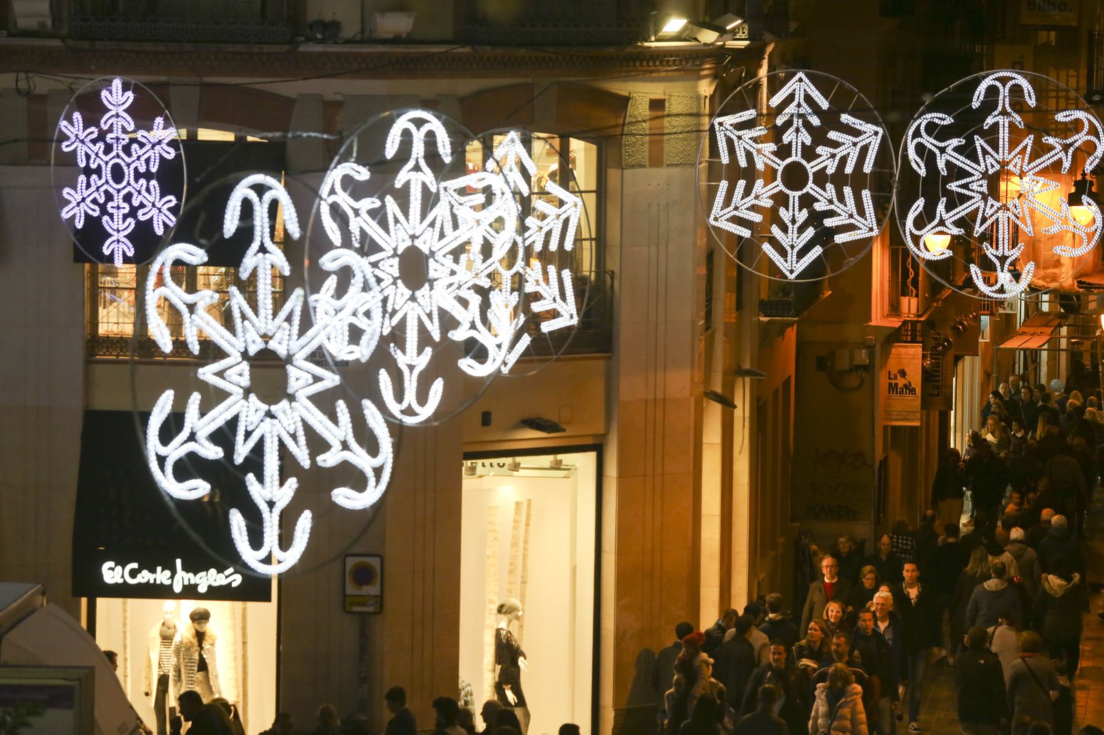 Luces de Navidad entre plaza de la Constitución y calle Compañía.