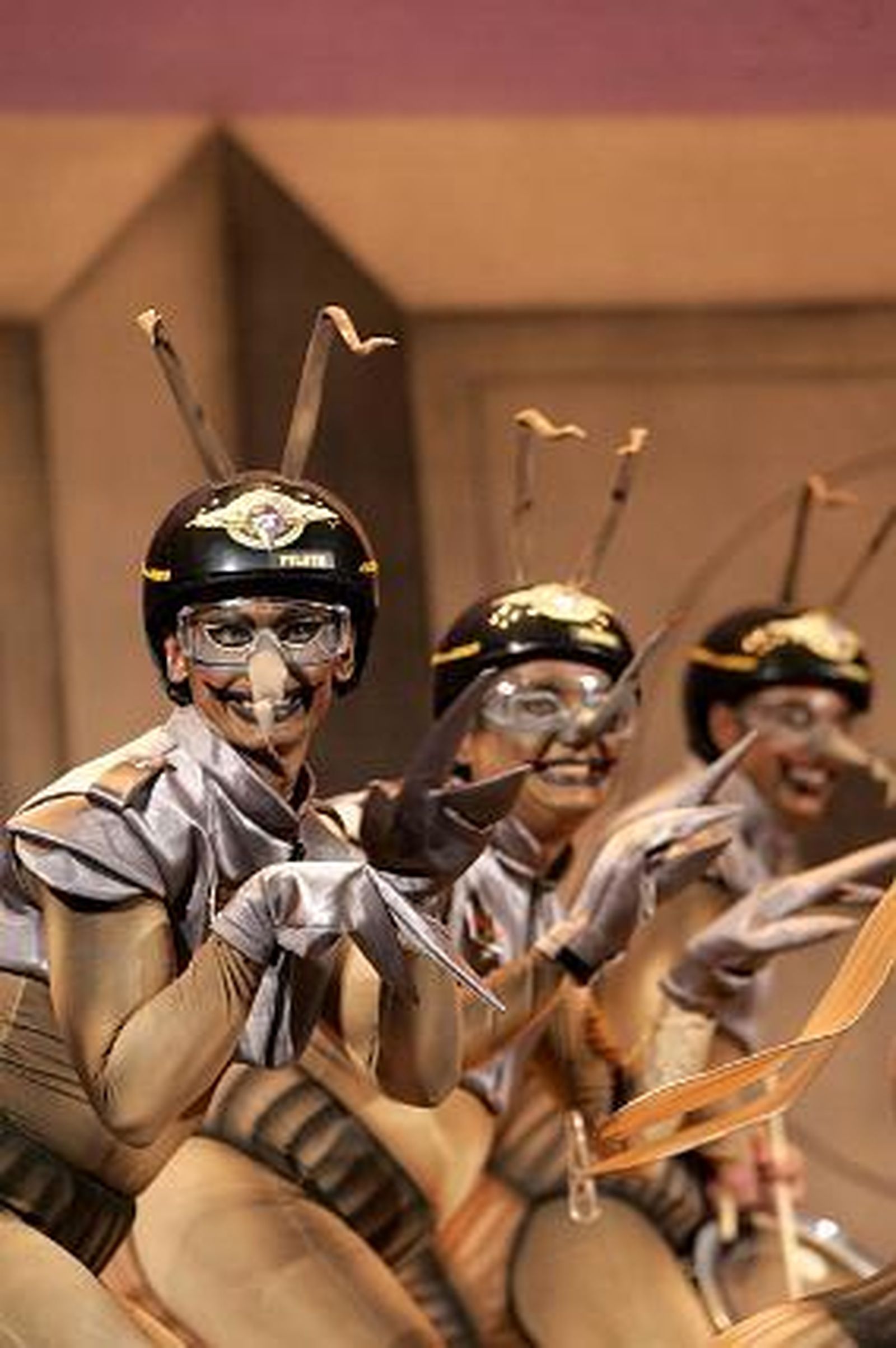 Los mosquitos del Sheriff hicieron de las suyas en el Falla.   Foto: Lourdes de Vicente