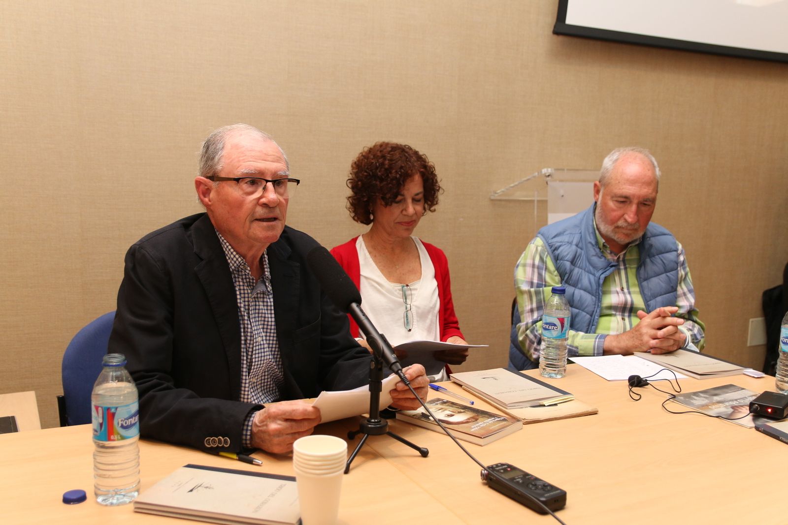 Francisco Galera, María Lago y Juan José Ceba en la presentación de la obra en la Compañía de María.
