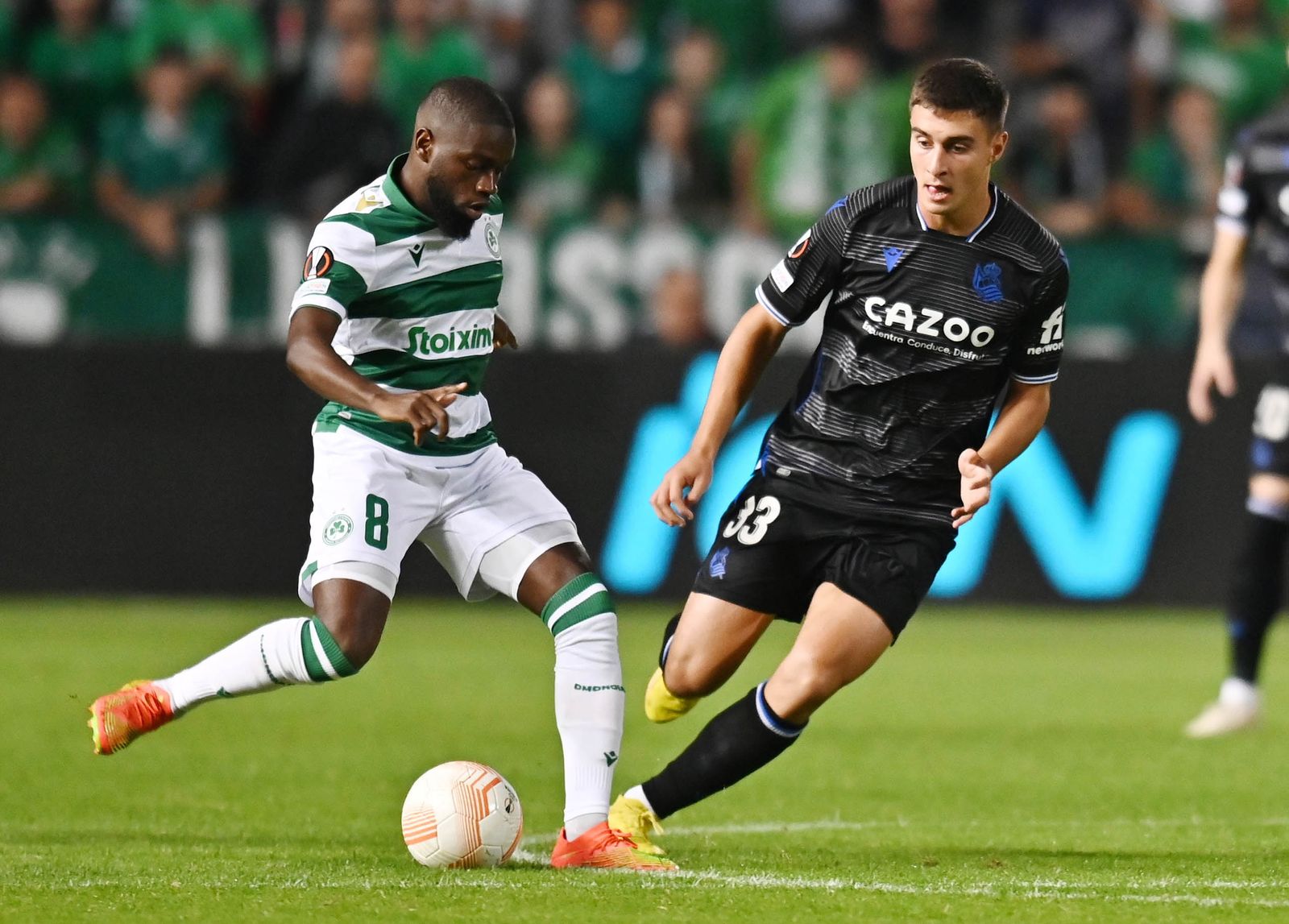 Jon Karrikaburu, en un encuentro con la Real en Europa League.