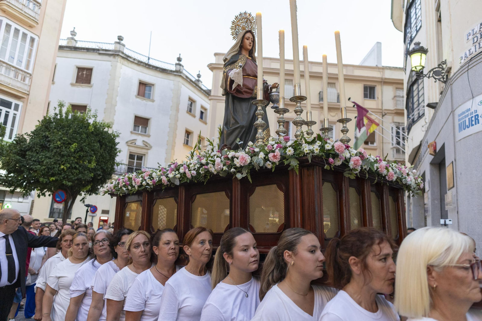 Las imágenes de la procesión de Santa Marta en Cádiz