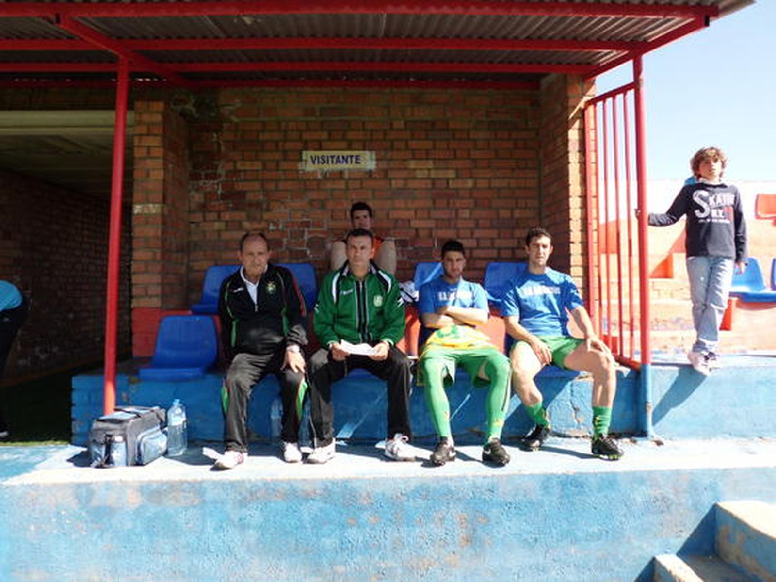 Los barreños, que enlazan cuatro jornadas sin perder, arrancan un punto en Peñarroya y aplazan el descenso al caer el Marinaleda./Fotos:Ernesto Mauris

Foto: Ernesto Mauris