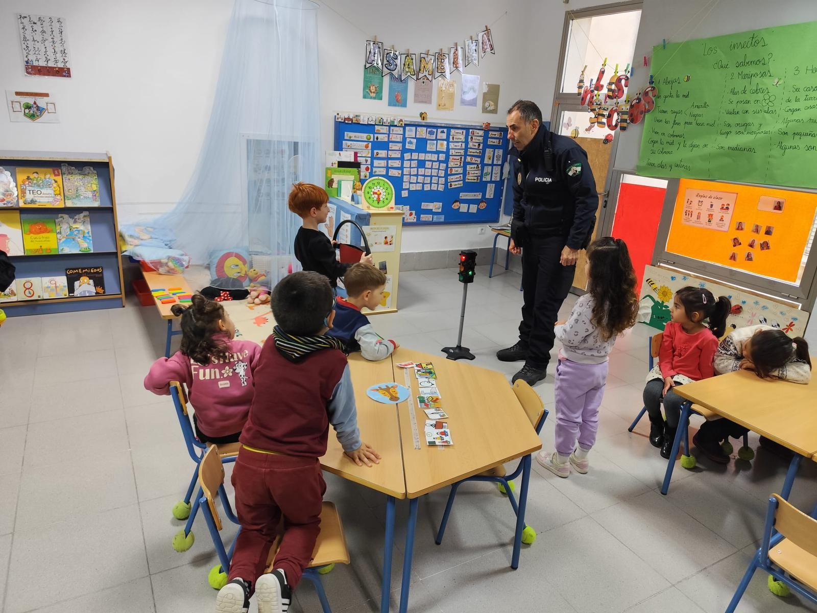 Mojácar refuerza la educación vial entre los escolares del CEIP Bartolomé Flores.
