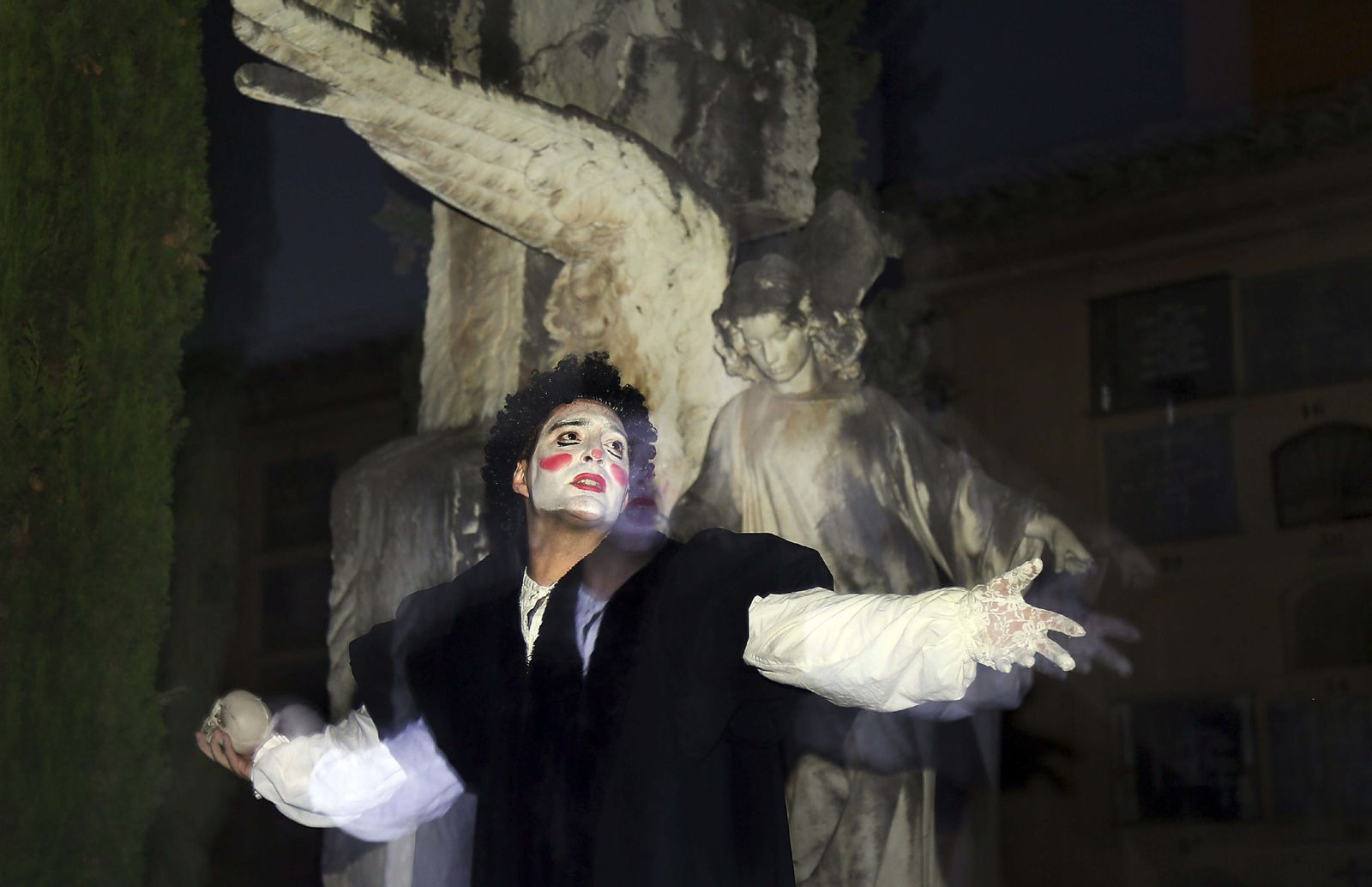 Más de 600 personas acuden a las visitas teatralizadas del cementerio