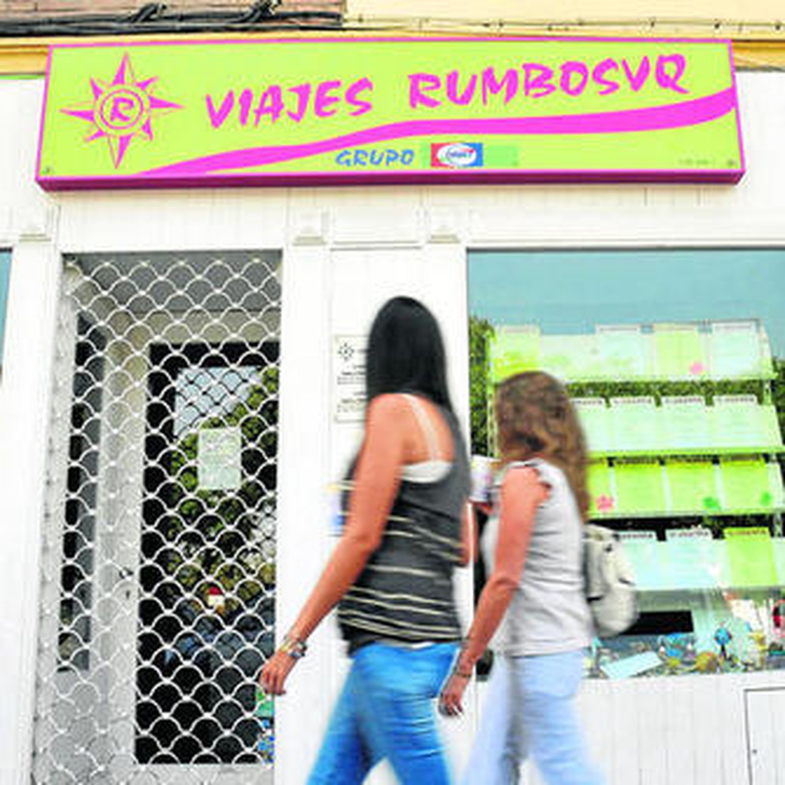 La agencia Rumbo SVQ, en la calle Eduardo Dato 38, está cerrada y sin actividad.