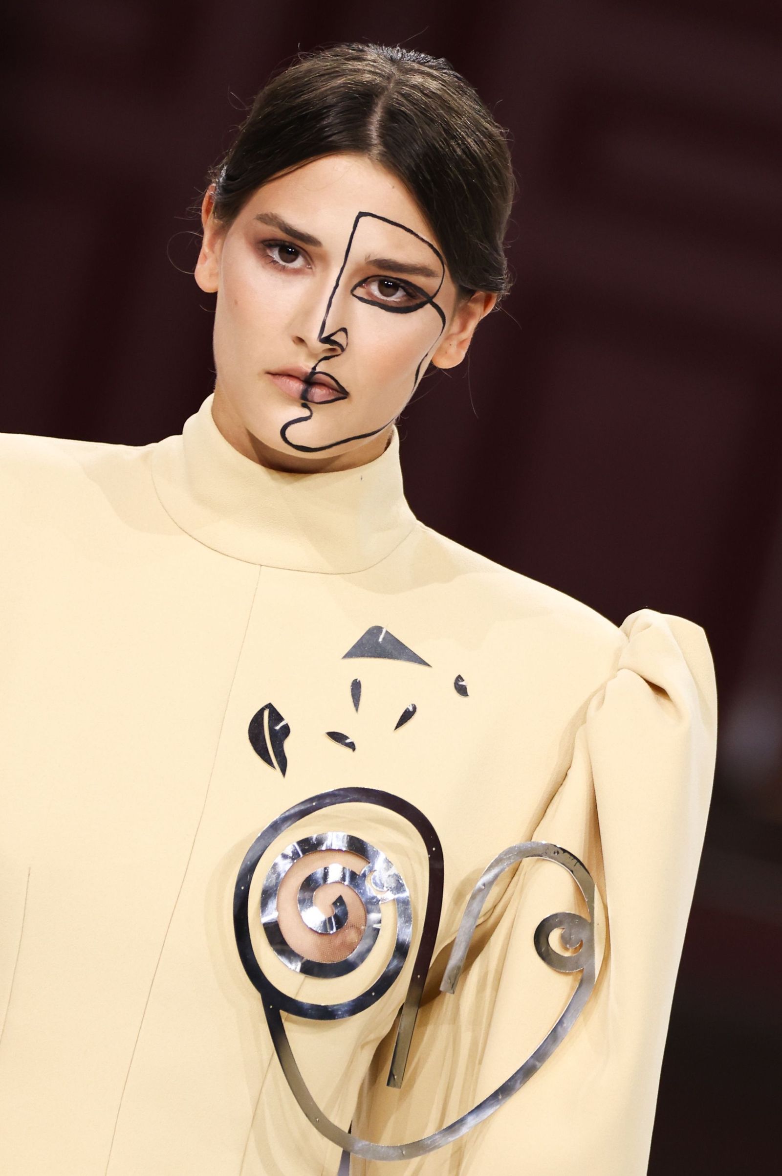 El desfile de la colección 'Fieras' de Juana Martín en París, en imágenes