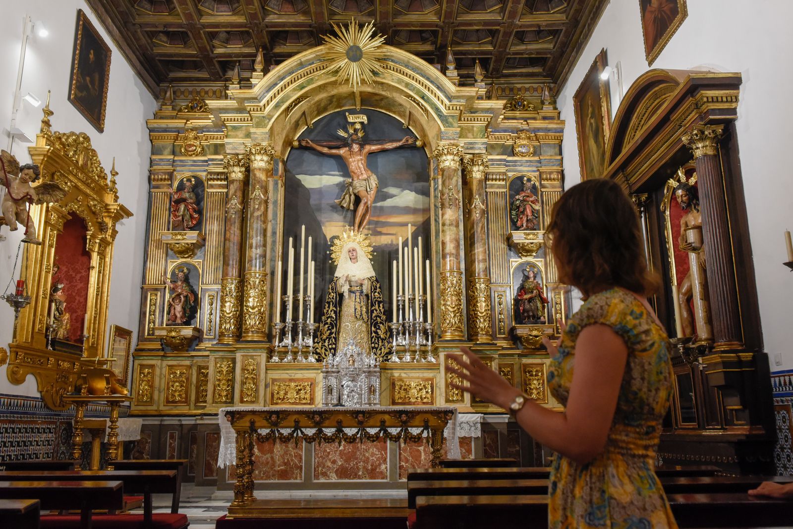 Las imágenes de la restauración del retablo y nueva iluminación de la capilla del Museo