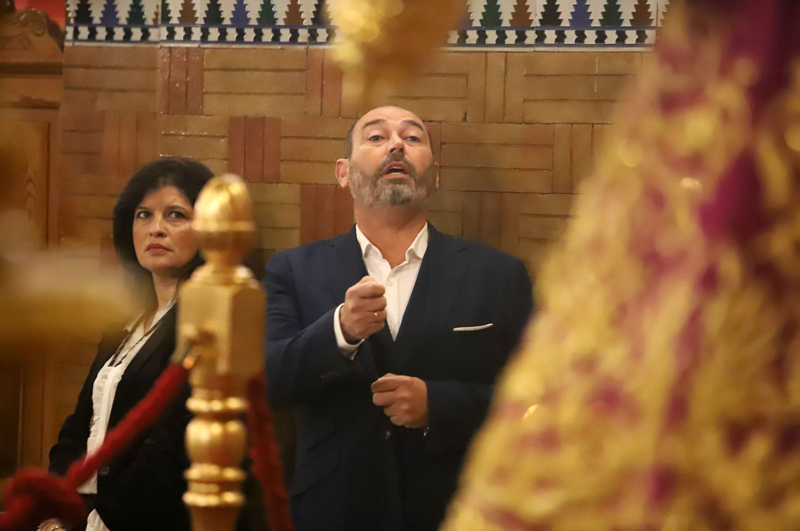 Imágenes de la bendición la la nueva túnica del Señor de Pasión y posterior besamanos