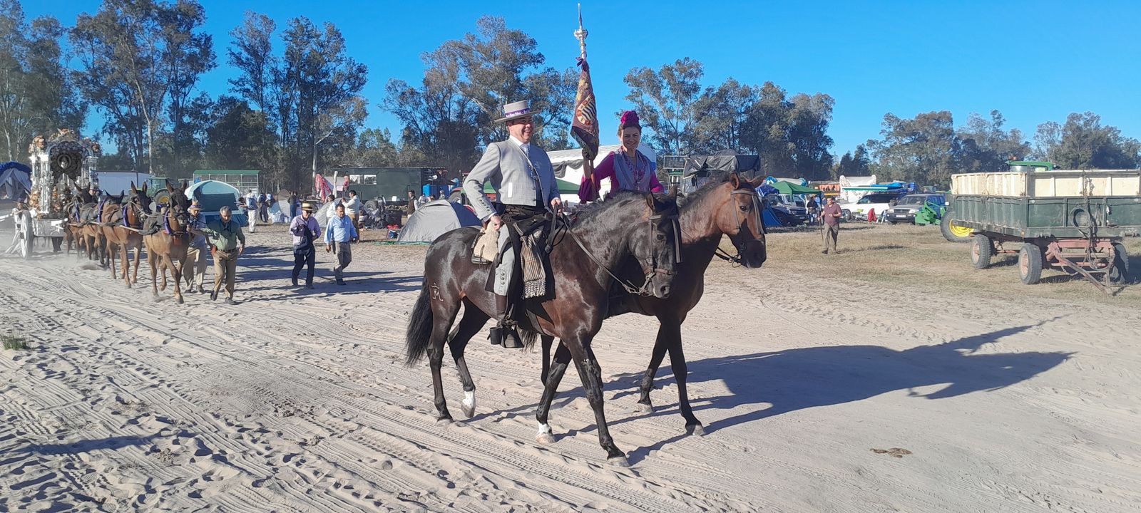 Imágenes de la llegada a la Aldea y presentación de la Hermandad del Rocío de Jerez