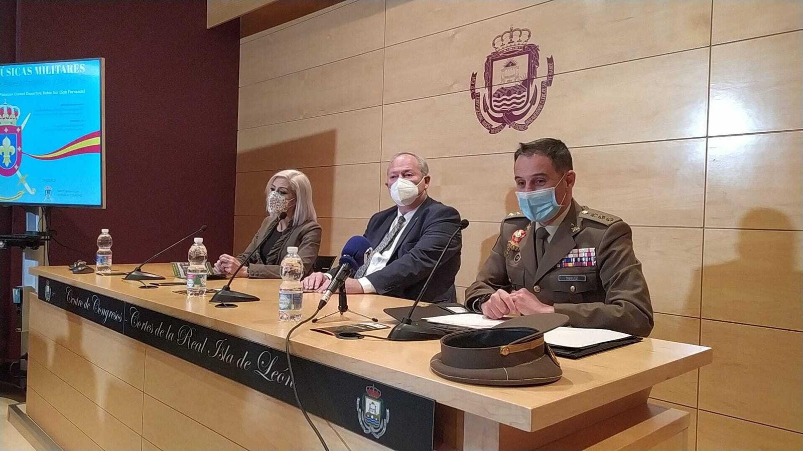 Presentación de los actos del 25 aniversario del MADOC en San Fernando. De izquierda a derecha, María José Foncubierta, Antonio Rojas y Francisco Jesús Diéguez Oliva.