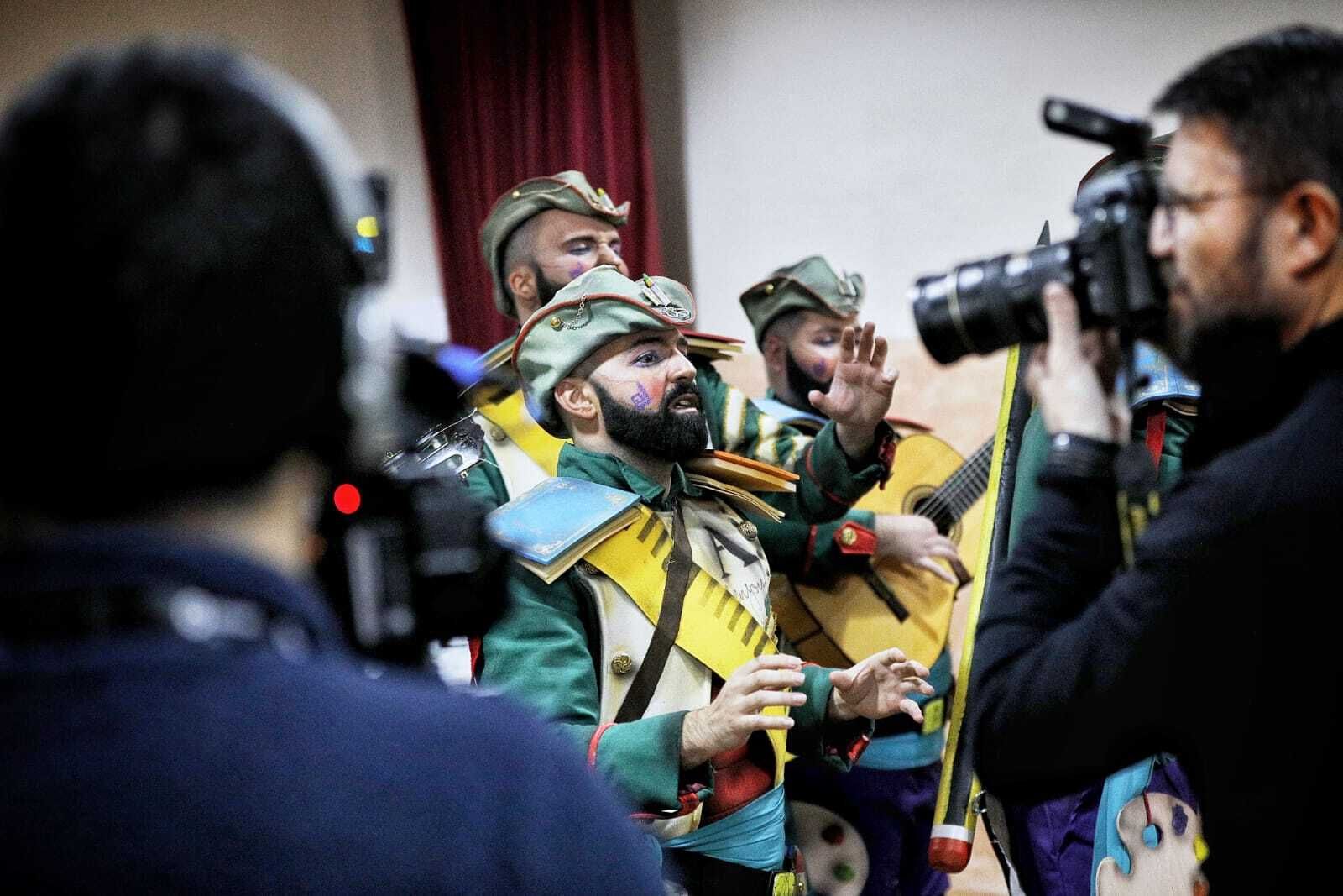 La comparsa 'Ahora o nunca' en camerinos.