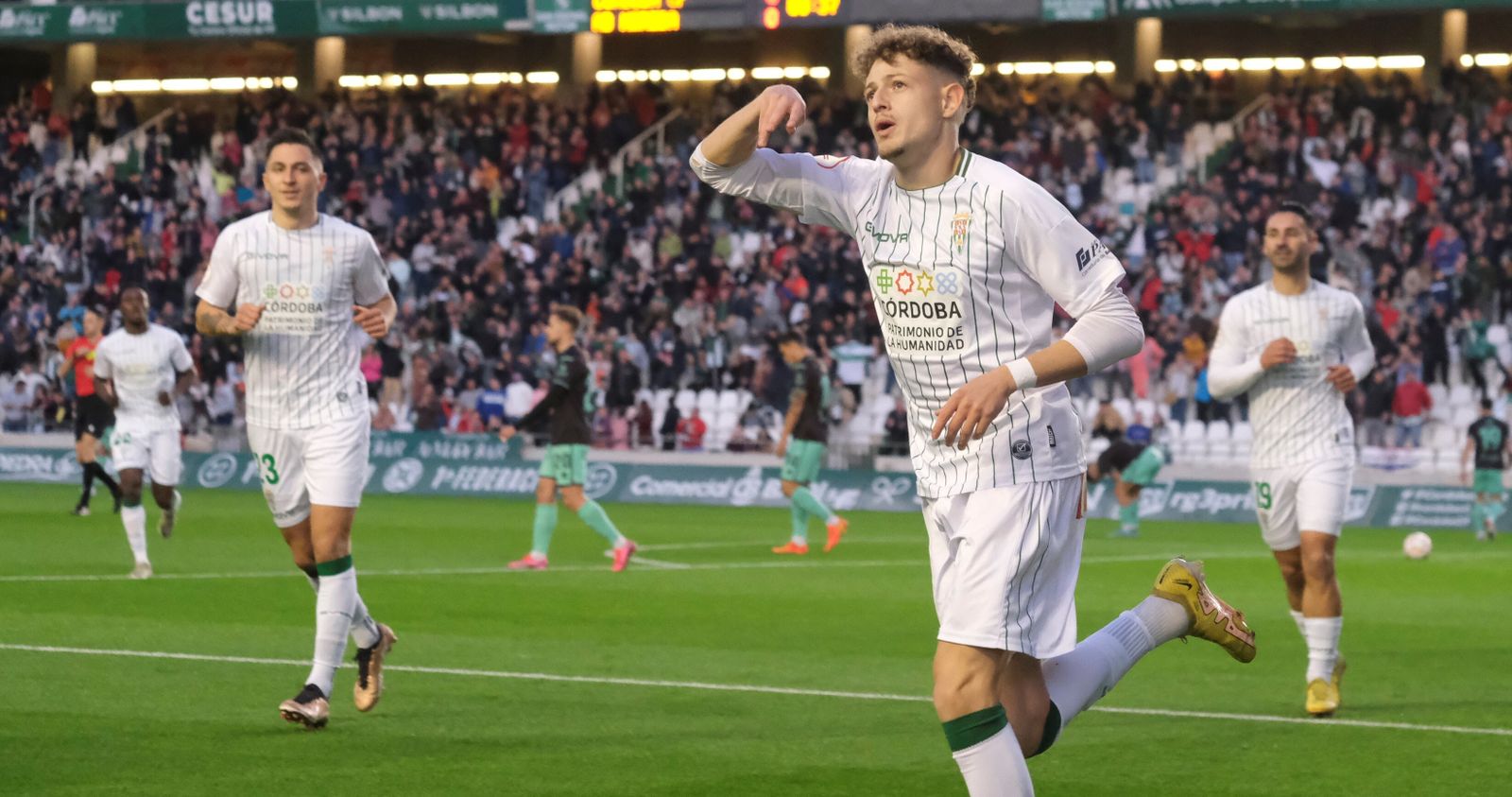 Simo celebra el gol que le marcó al Mérida en el último partido del Córdoba CF en 2022.