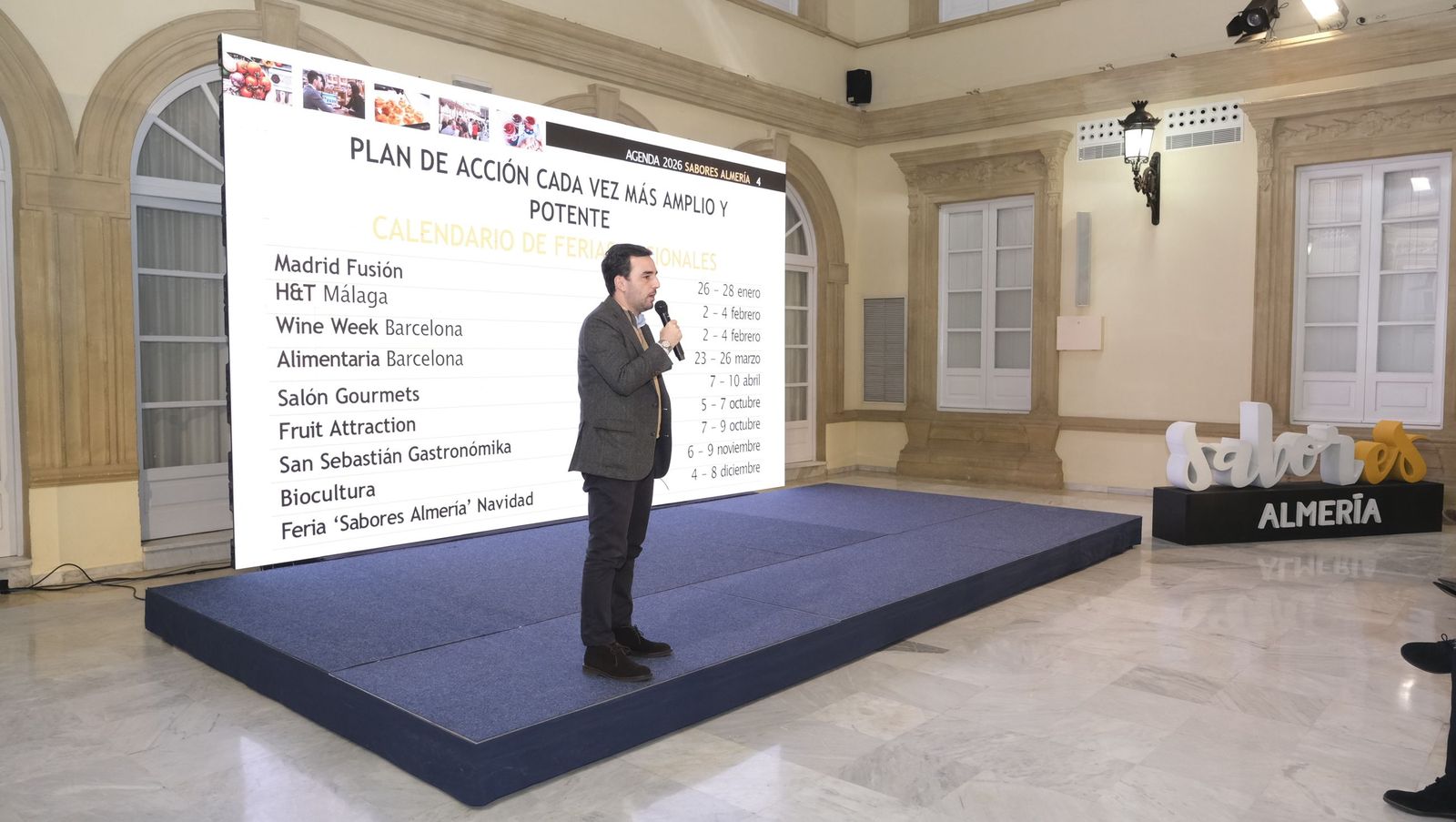 La marca gourmet 'Sabores Almería' presenta su calendario 2026 a los empresarios de Almería