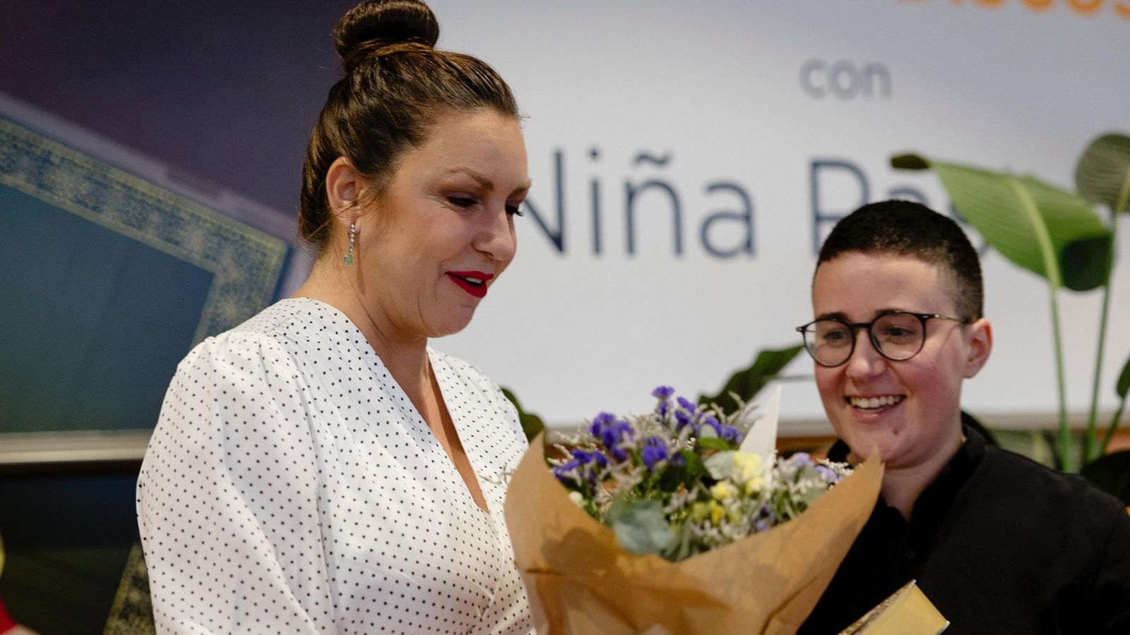 Las imágenes de la firma de discos de Niña Pastori en Cádiz